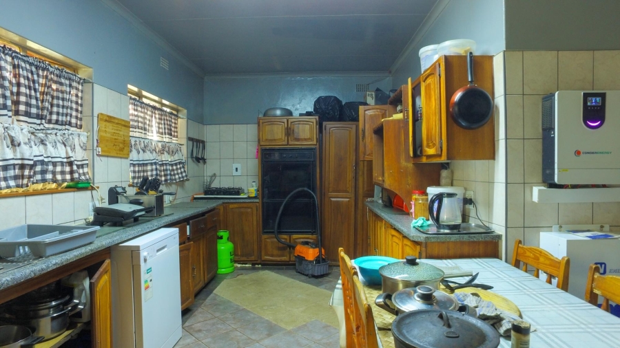 6 Bedroom Property for Sale in Oos Einde North West